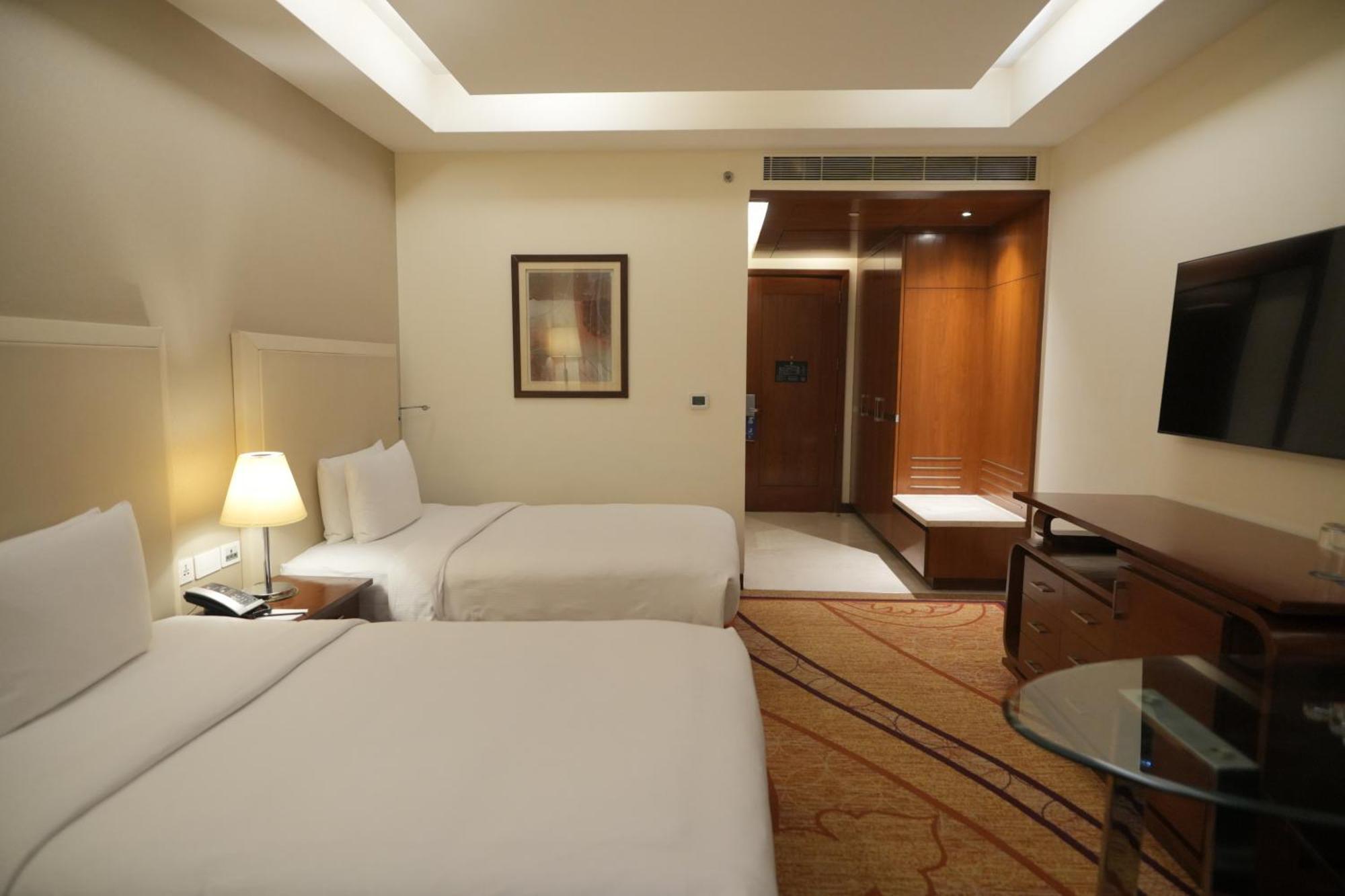 Hotel Doubletree By Hilton Gurgaon New Delhi Ncr Exterior foto