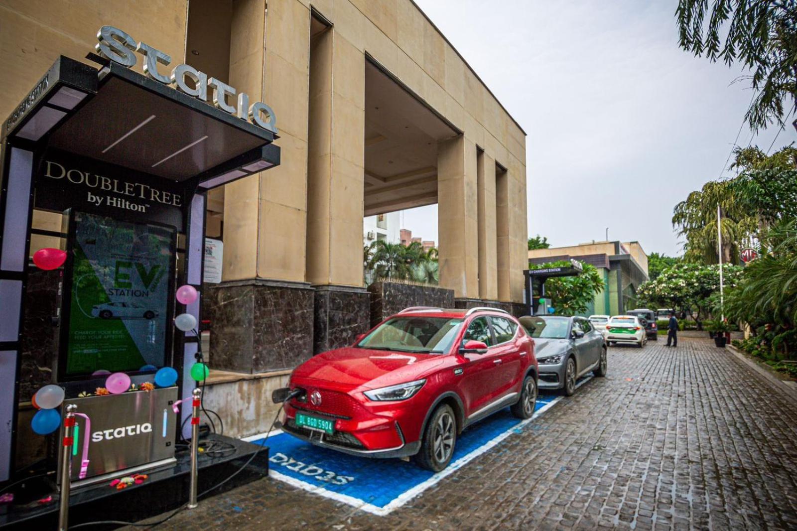 Hotel Doubletree By Hilton Gurgaon New Delhi Ncr Exterior foto