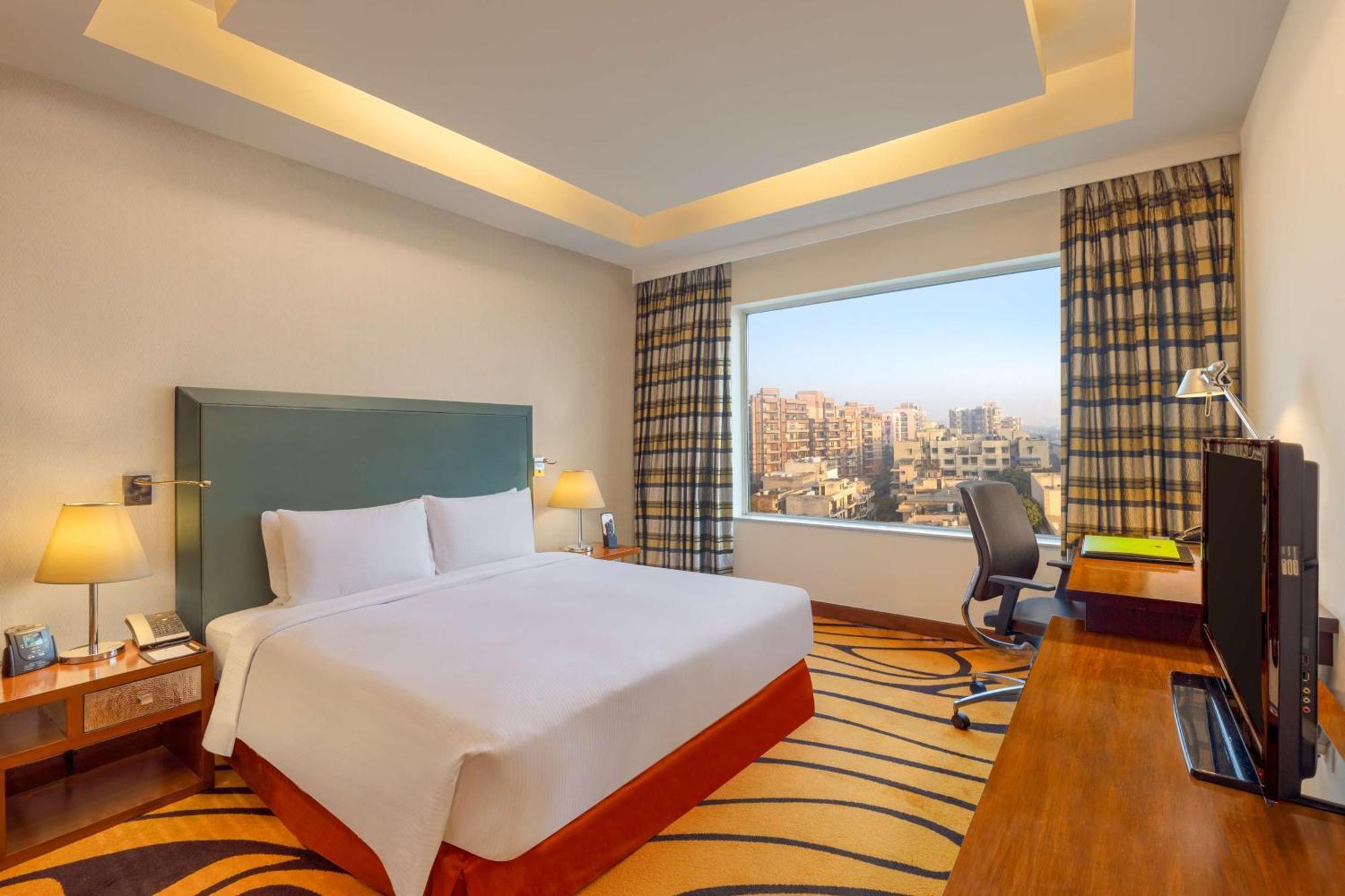 Hotel Doubletree By Hilton Gurgaon New Delhi Ncr Exterior foto