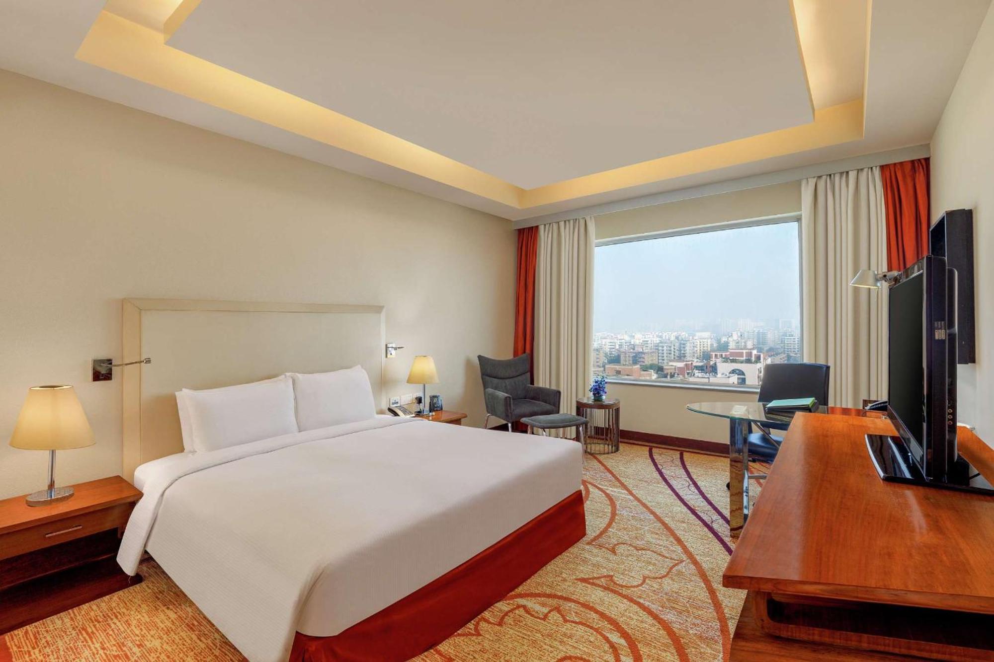 Hotel Doubletree By Hilton Gurgaon New Delhi Ncr Exterior foto